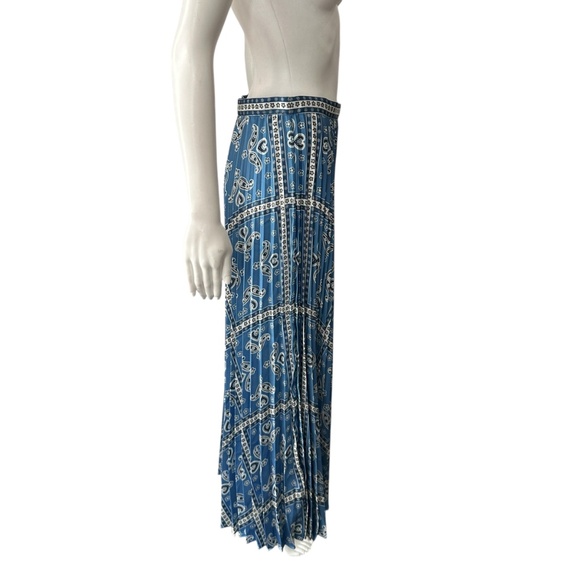 NWT $325 Sandro Blue/White Leianne Pleated Skirt Size 40/US 8 - Picture 5 of 11